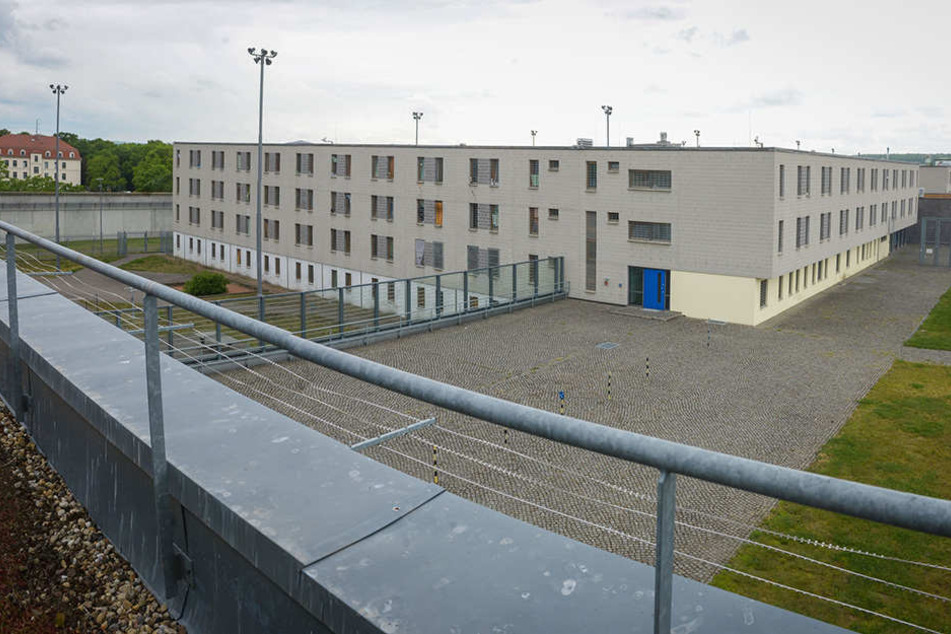 Wer im Knast ist, will schnell wieder raus. Gute Führung und mangelnde Fluchtgefahr können sogenannte Lockerungen mit sich bringen.