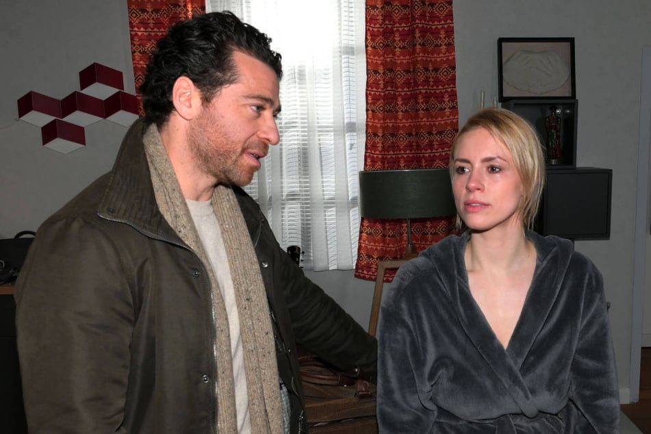 Als sie sich von Carlos verabschieden muss, fließen bei Zoe die Tränen.