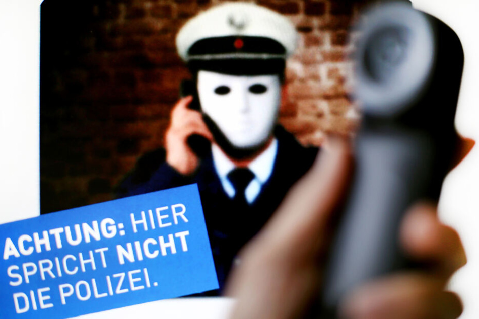 In den vergangenen Wochen hatte es in Thüringen vermehrt Vorfälle mit Betrügern gegeben, die sich am Telefon als Polizisten ausgaben und auf diese Weise versuchten, Geld oder andere Wertsachen zu erbeuten.