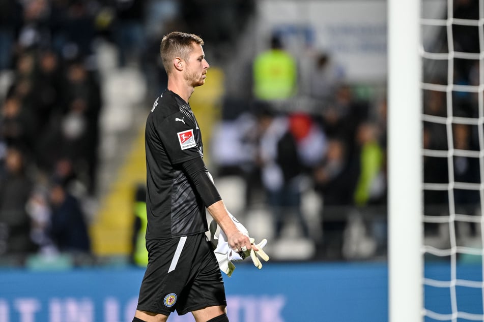 Torhüter Lennart Grill (25) wechselt zur SpVgg Greuther Fürth. Damit endet für den 25-Jährigen ein sehr unglückliches Halbjahr bei Eintracht Braunschweig.