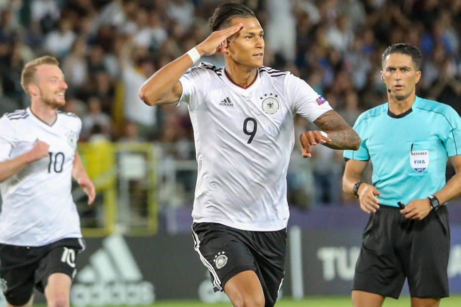 Davie Selke bejubelt seinen Treffer bei der U21-EM in Krakau.
