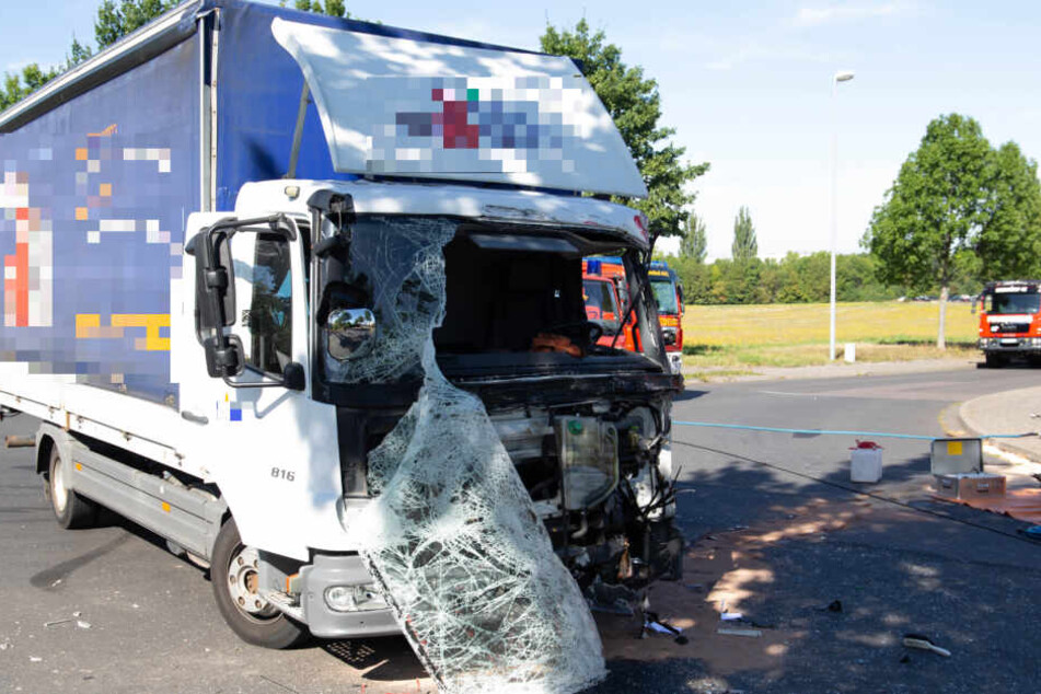Der Kleintransporter wurde zerstört.