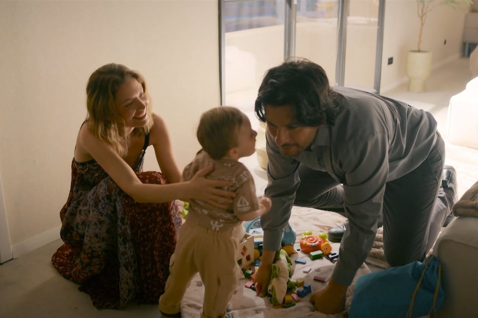 Nathalie und Maximilian genießen die Zeit mit Diego.