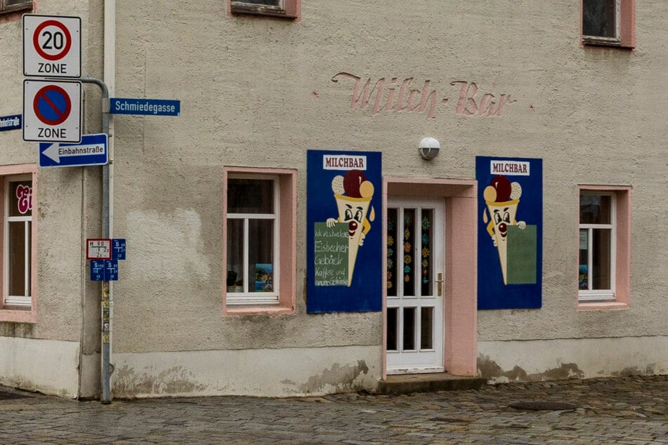 Bald wird das Gebäude saniert, aber der "Milchbar"-Schriftzug bleibt.