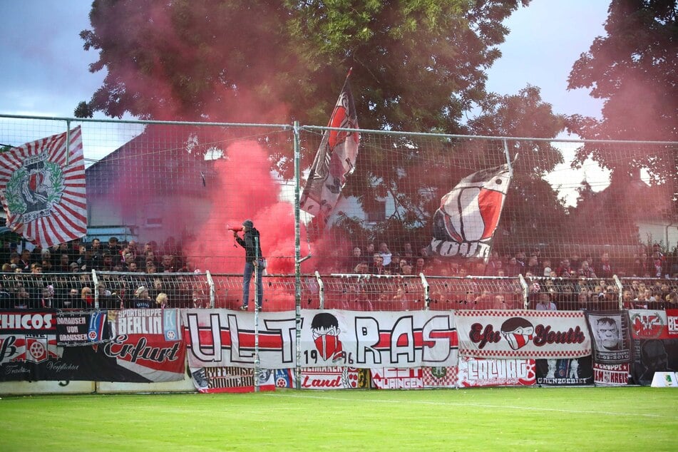 Die mitgereisten Erfurt-Fans in Leipzig.