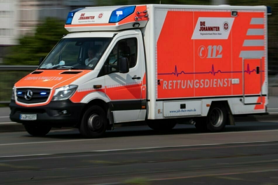 Fußgänger von Transporter erfasst: Mann (†49) in Krankenhaus gestorben