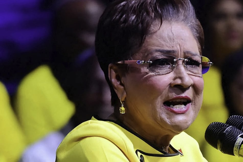 Trinidad and Tobago Prime Minister Kamla Persad-Bissessar said the US had installed a new radar aimed at curbing drug trafficking and the movement of sanctioned Venezuelan oil.