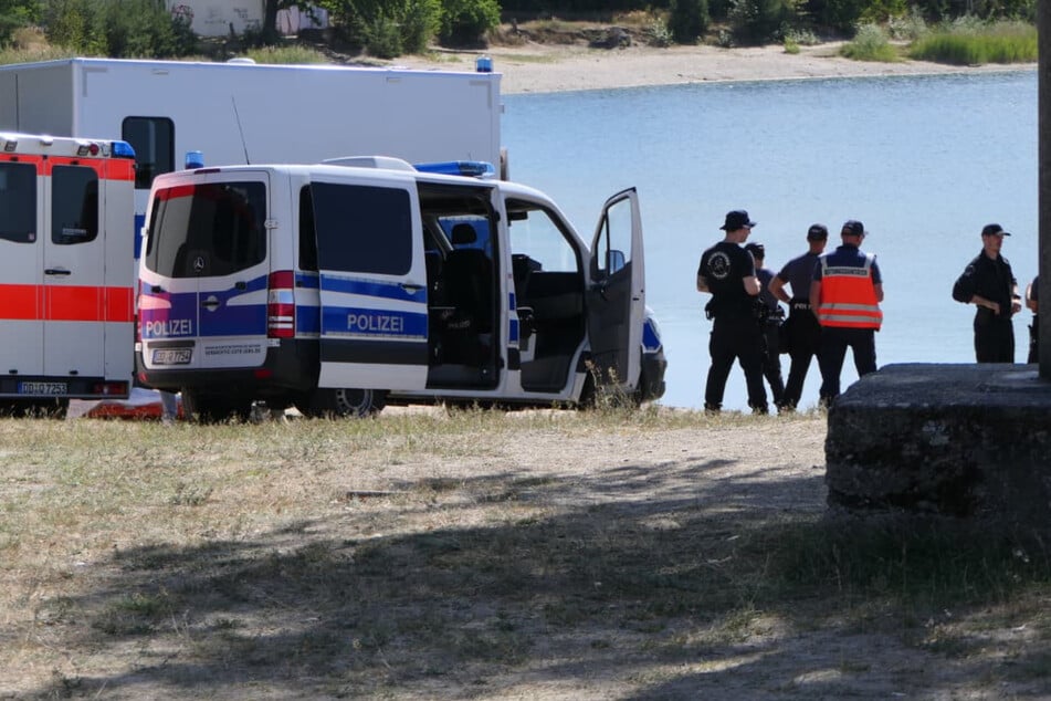 Nach Badeunfall: Taucher entdecken leblose Person in sächsischem Badesee