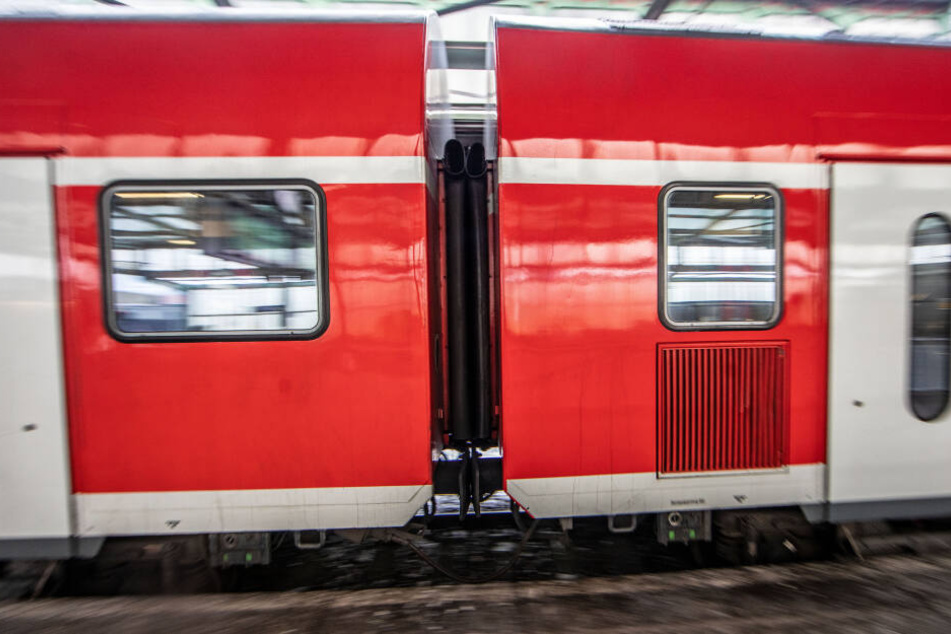 Trotz hoher Geschwindigkeit überlebte der Mann seinen lebensgefährlichen Leichtsinn. (Symbolbild)