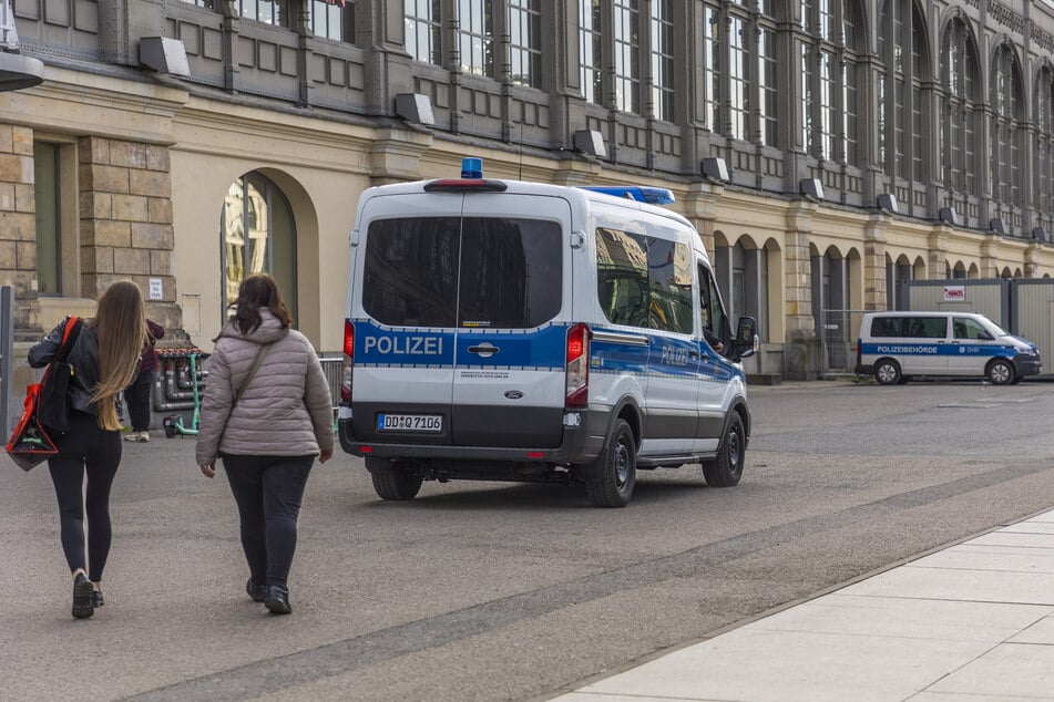 Ein 34-Jähriger löste Montagabend am Dresdner Hauptbahnhof einen größeren Polizeieinsatz aus. (Archivbild)