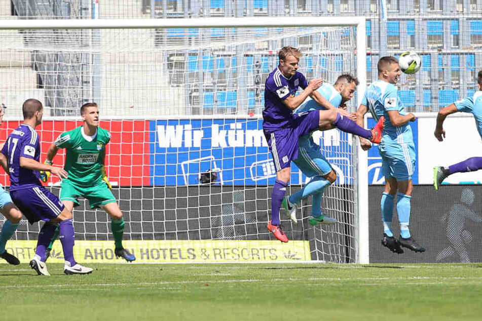 Der Kasten von CFC-Torwart Kevin Kunz ist hart umkämpft.