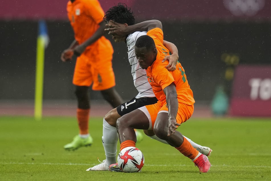 Inzwischen spielt der Ivorer in Rumänien. Ob er seine Karriere allerdings fortsetzen kann, steht aktuell in den Sternen.