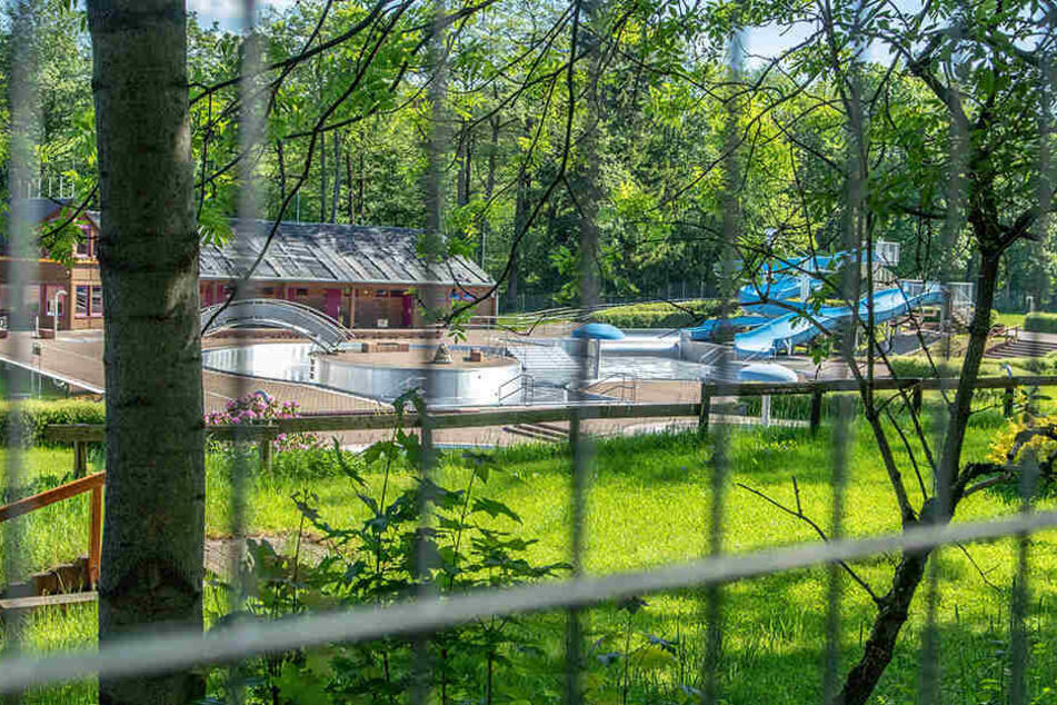 Kein Wasser: Das Erlebnisbad Zwönitz bleibt trotz Sommerwetters vorerst geschlossen.