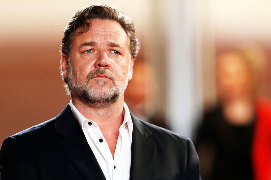 Russell Crowe ohne Mütze, die verkaufte er jetzt nämlich für viel Geld.