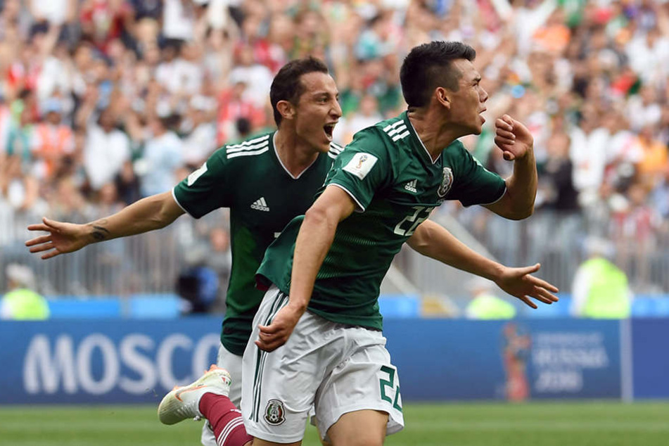 Hirving Lozano (vorne) und Andres Guardado (hinten) bejubeln die mexikanische Führung. 