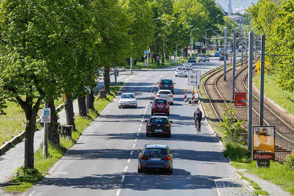 Wer aktuell entlang der Königsbrücker radelt, braucht starke Nerven und Gottvertrauen.