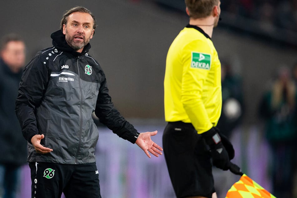 Hat noch viel Arbeit vor sich: Hannovers neuer Coach Thomas Doll (l.).