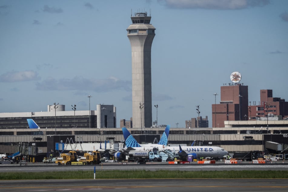 Regulators have been slowing arrivals and departures at Newark Airport following a traffic control system outage that has industry experts sounding alarm bells.