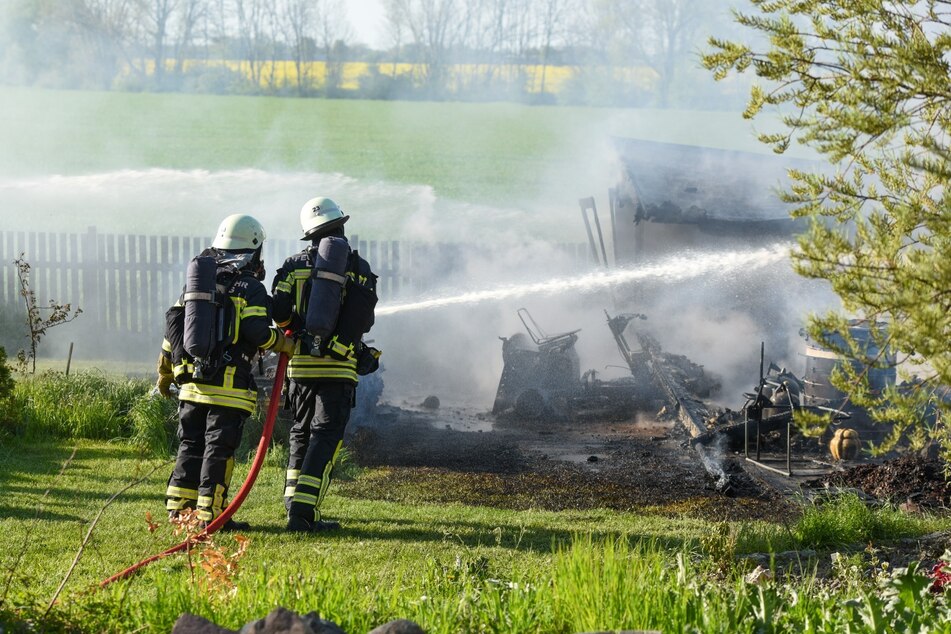 Im Leipziger Stadtteil Großwiederitzsch ist am Mittwoch eine Gartenlaube in Brand geraten.