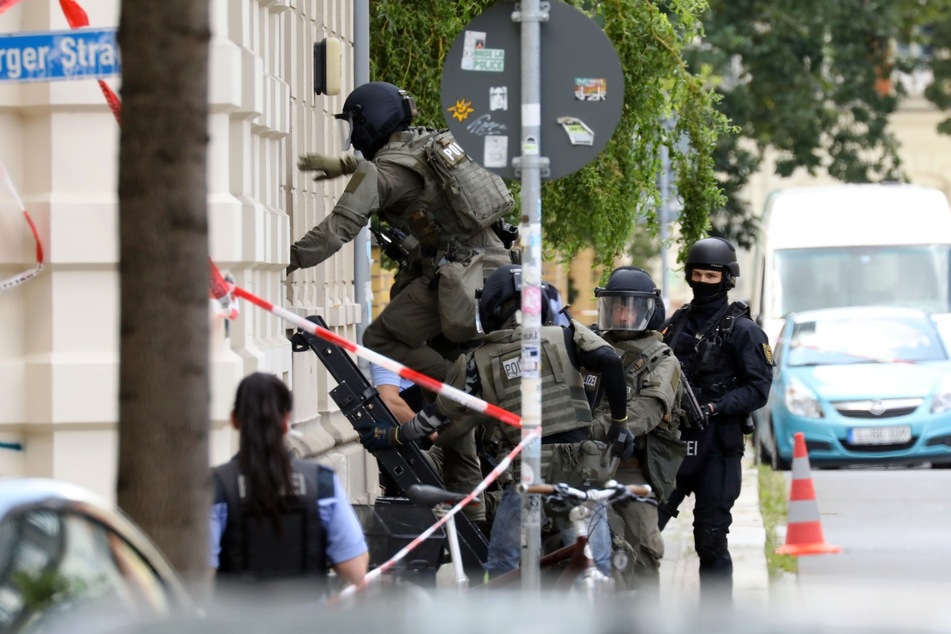 Gegen 14 Uhr gelang den Einsatzkräften der Zugriff.