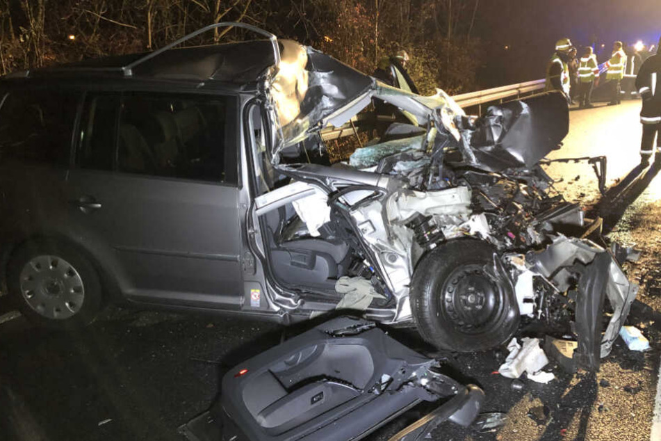 Drr Transporter wurde durch den Aufprall zerfetzt.