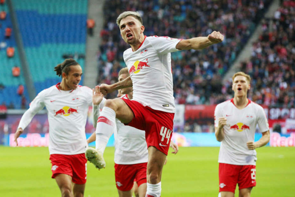 Noch einer, der sich in seinem 100. Bundesligaspiel über ein Tor freuen durfte: Kevin Kampl (beim Sprung), der auch noch eine Vorlage lieferte.