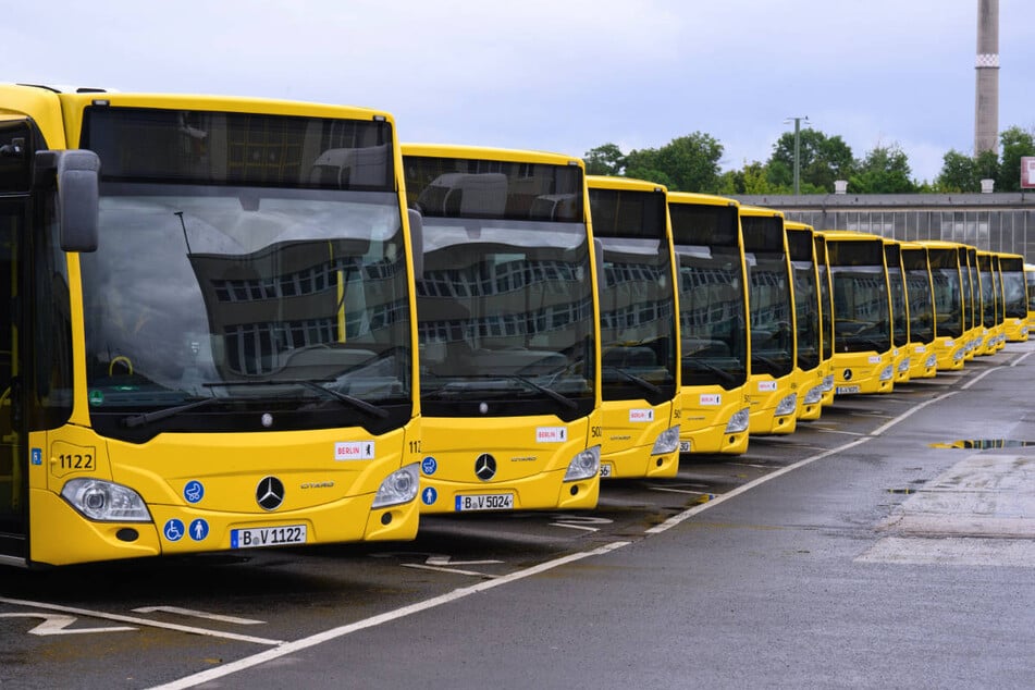 Stillstand beendet: Seit Sonntagmorgen rollen die großen Gelben wieder durch Berlin (Archivfoto)