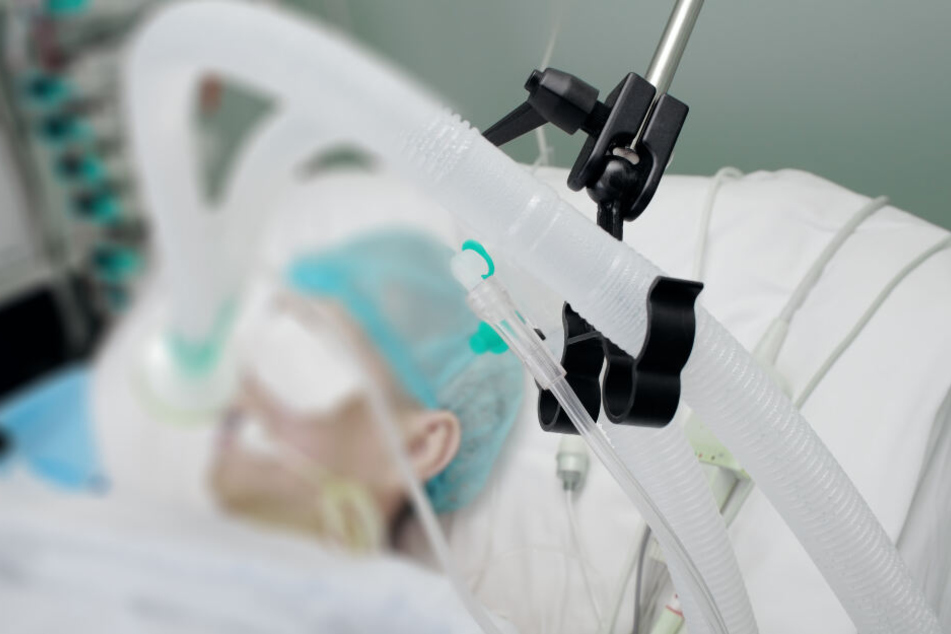 Atemkreislauf des Patienten am Beatmungsgerät auf der Intensivstation. (Symbolbild)