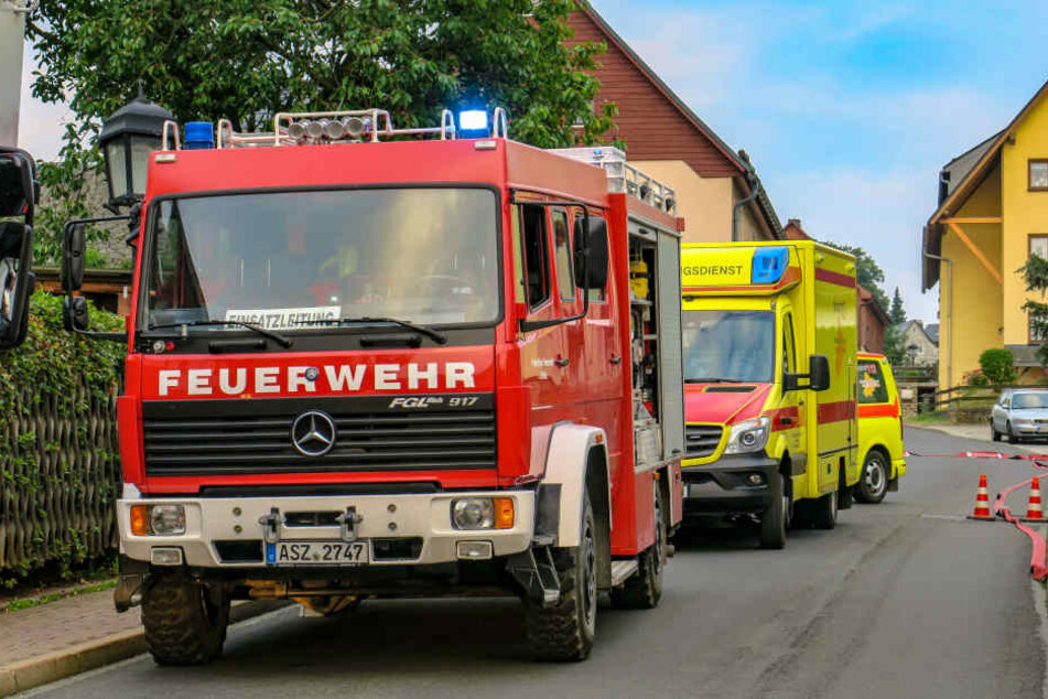 Bei den Löscharbeiten wurde ein Feuerwehrmann verletzt.