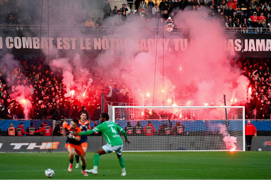 Beim Stand von 0:2 aus Sicht der Heimmanschaft kam es zur Unterbrechung, später zum Abbruch.