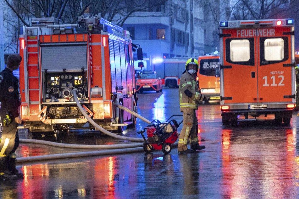 400.000 Euro Sachschaden! Feuerwehr kann Ehepaar nur noch tot aus den Flammen bergen