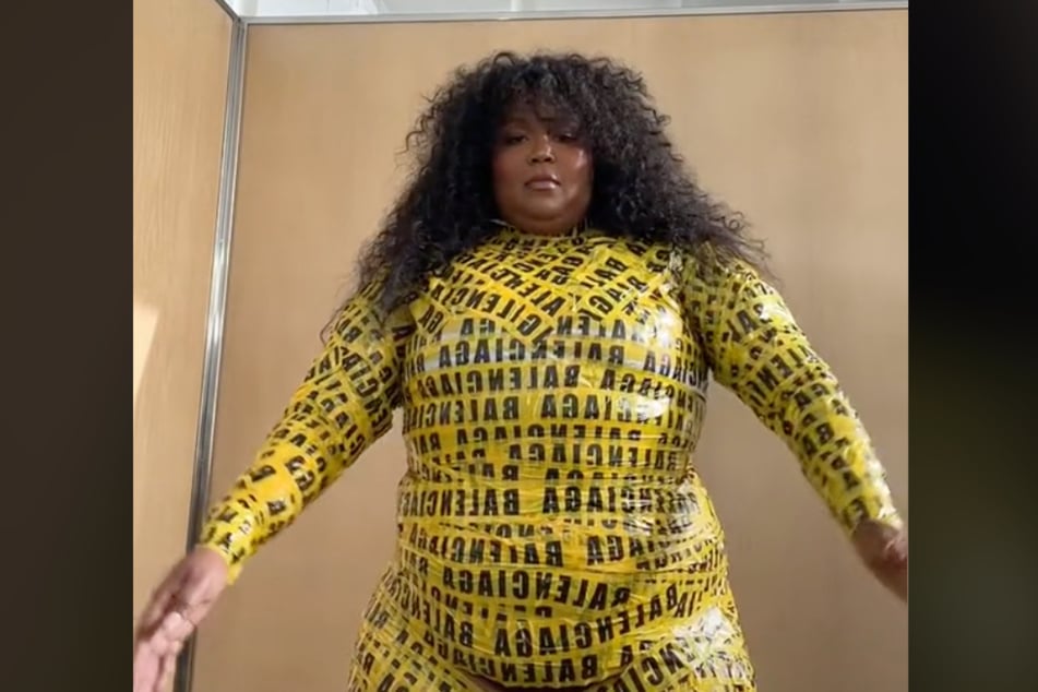 Lizzo lights up TikTok while dancing in her "balenciussy tape"