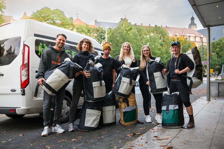 Zehn Sheltersuits wurden an Leipziger Hilfsorganisationen gespendet.