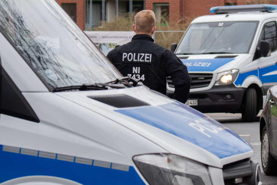 Die Polizei evakuierte auch das umliegende Gewerbegebiet. (Symbolbild)