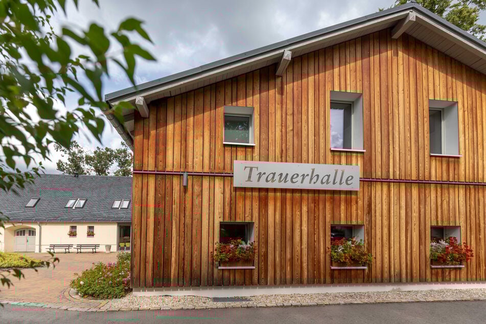 Die Trauerhalle, zwei Feierhallen und Büros wurden für 1,5 Millionen Euro saniert. Auch neue Kühlanlagen wurden eingebaut.