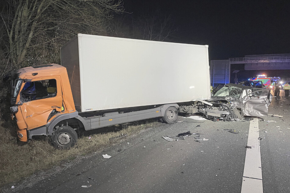 Unfall A8: Trümmerfeld und mehrere Verletzte bei Massen-Unfall auf A8