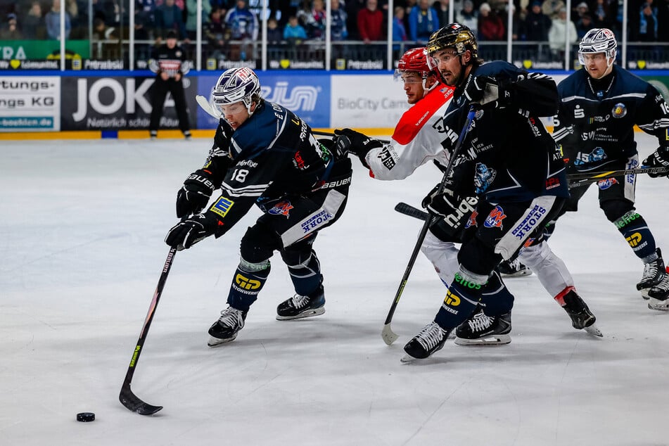 Leipzigs beste Scorer Emil Aronsson (30, l.) und Johan Eriksson (33, goldener Helm) verlassen die KSW IceFighters.