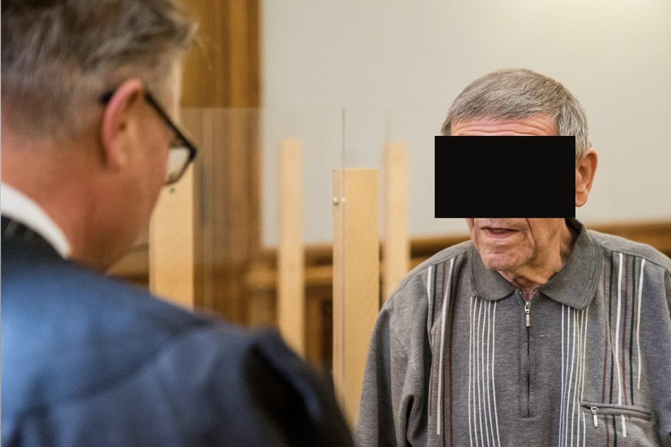 Leipzig: "Ich war es nicht": Rentner bestreitet Brand-Mord an behindertem Stiefsohn