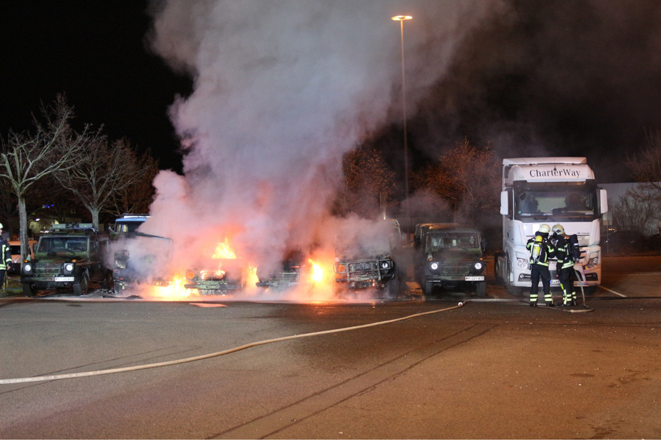 Am Silvesterabend waren mehrere Fahrzeuge der Bundeswehr in Flammen aufgegangen.