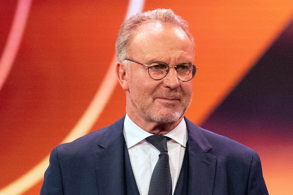 Für den Bayern-Vorstandschef Karl-Heinz Rummenigge (65) ist klar: Der Weltfußballer Lewandowski bleibt in München. (Archiv)