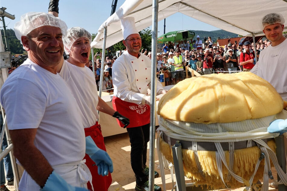 Ob der Kloß seine Form auch behält, wenn er aus dem Kochsack befreit wird? Ja, er tut es.