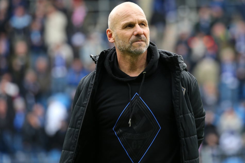 Bernhard Trares könnte mit dem SV Waldhof Mannheim den Durchmarsch von der Regionalliga in die zweite Bundesliga schaffen (Archivbild).