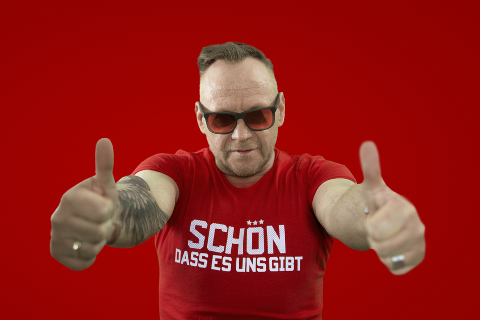 "Schön, dass es uns gibt" heißt der neue Hit von DJ Engel B (52).