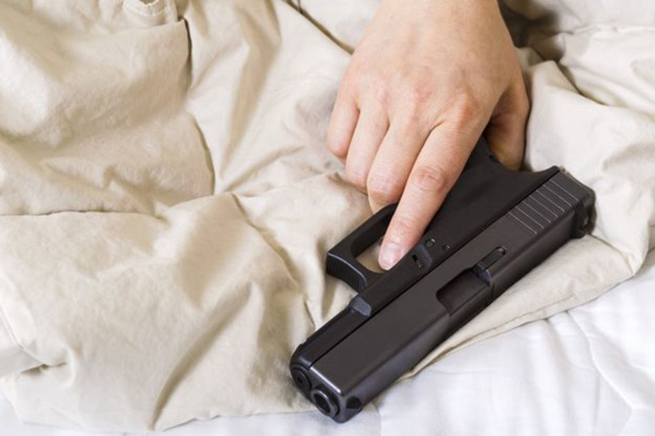 Ein 74-Jähriger steht vor Gericht, weil er seine Ehefrau erschossen hat. (Symbolbild)