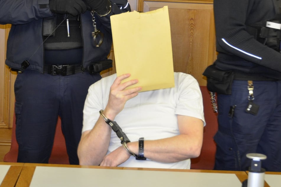 Der Angeklagte Thomas S. (51) schweigt bisher in seinem Prozess am Landgericht Görlitz.