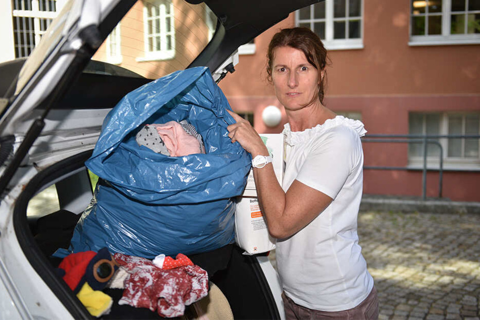 Säckeweise Fundsachen: Regelmäßig fährt Silke Jäschke vom Centermanagement die Liegenbleibsel ins offizielle Fundbüro der Stadt.