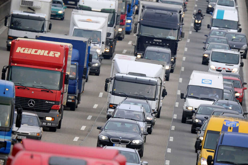 Die A3 bleibt nach einem tödlichen Unfall für mehrere Stunden gesperrt.