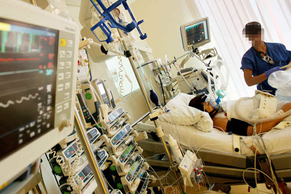 Der Zustand des 30-Jährigen Patienten wird zunehmend schlechter. (Symbolbild)