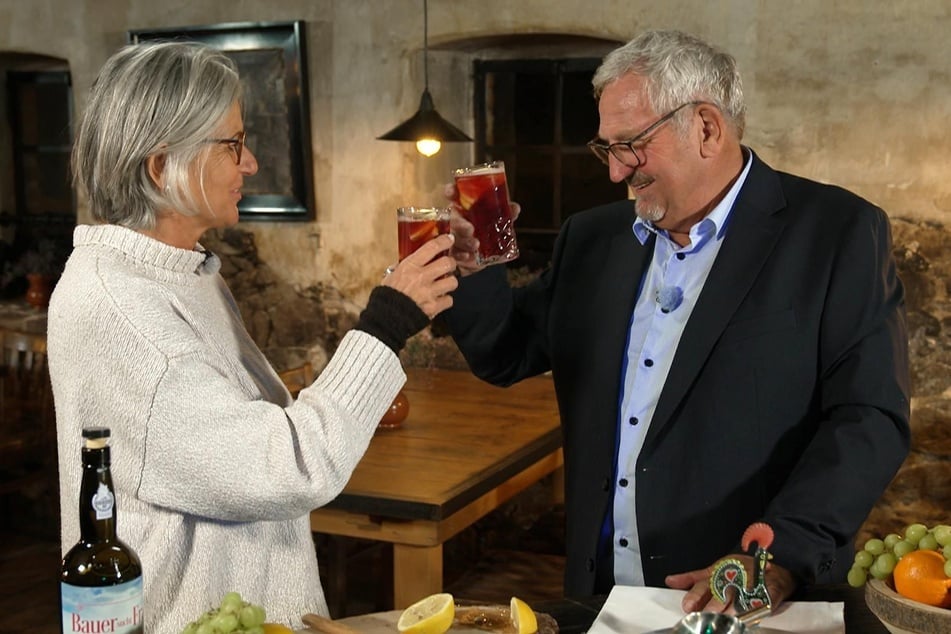 Chrissi (64) und Olaf (70) stellen gleich ein paar Gemeinsamkeiten fest. Ob das reicht?