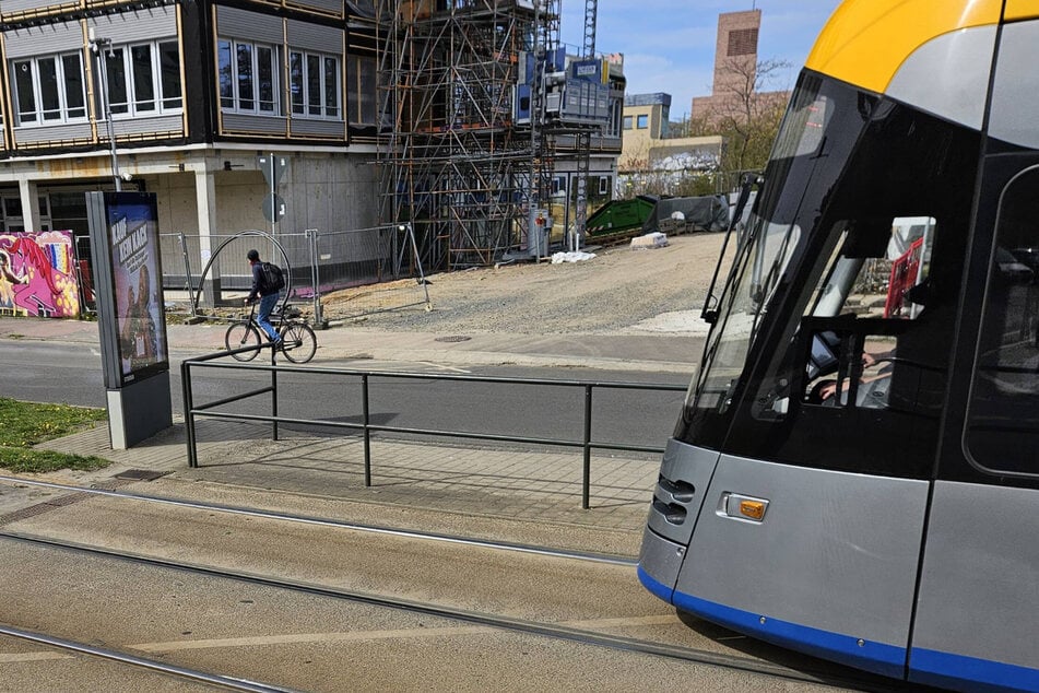 Von Straßenbahn erfasst: 20-Jährige schwer verletzt im Krankenhaus!